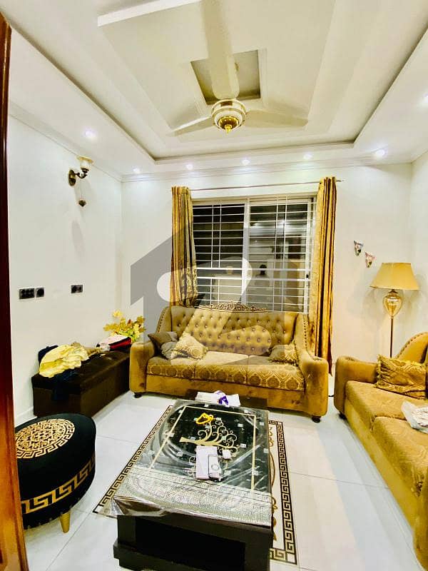 ڈریم گارڈنز ڈیفینس روڈ,لاہور میں 6 کمروں کا 5 مرلہ مکان 2.15 کروڑ میں برائے فروخت۔