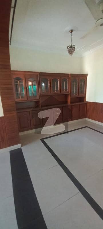 جی ۔ 11 اسلام آباد میں 3 کمروں کا 1 کنال بالائی پورشن 1.55 لاکھ میں کرایہ پر دستیاب ہے۔