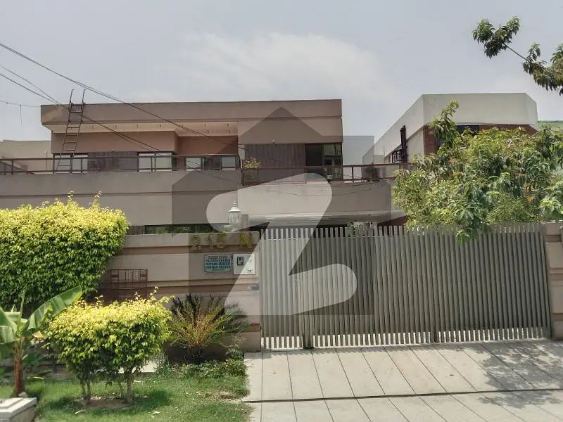 1 Kanal Super Marvel's Bungalow Available For Sale in DHA Phase 3