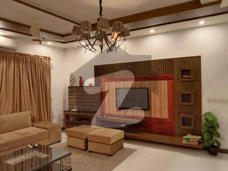 ڈی ایچ اے فیز 4 ڈیفنس (ڈی ایچ اے),لاہور میں 5 کمروں کا 1 کنال مکان 7.1 کروڑ میں برائے فروخت۔