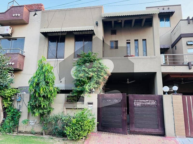 5 MARLA DOUBLE STOREY USED HOUSE FOR SALE IN B BLOCK TARIQ GARDENS