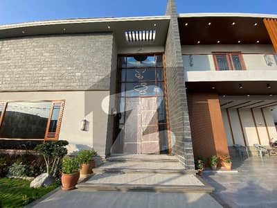 BRAND NEW 1000YDS BUNGALOW IN DHA PHASE 8 FOR SALE
