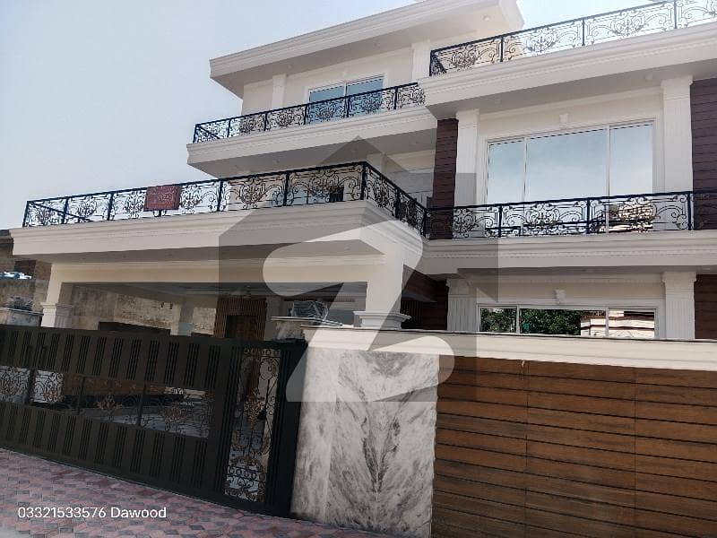 1 Kanal New House Available For Sale