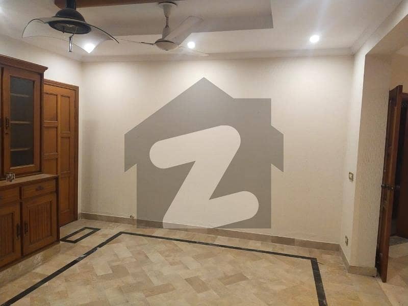 ڈی ایچ اے فیز 3 - بلاک زیڈ فیز 3,ڈیفنس (ڈی ایچ اے),لاہور میں 4 کمروں کا 10 مرلہ مکان 3.85 کروڑ میں برائے فروخت۔