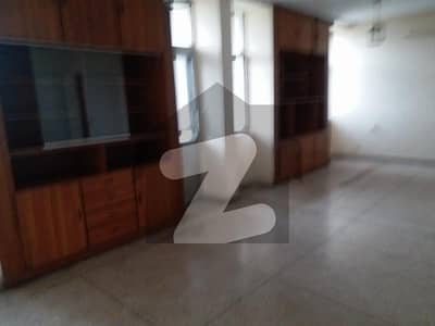 Askari 3 Ground Floor Flat Available For Sale With Beautiful Lawn