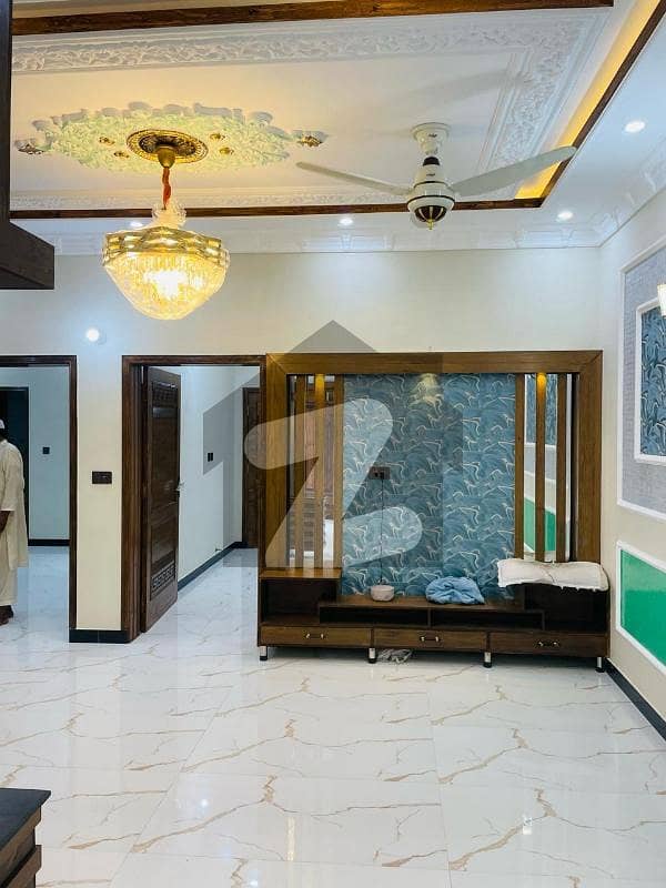جوبلی ٹاؤن ۔ بلاک ای جوبلی ٹاؤن,لاہور میں 5 کمروں کا 5 مرلہ مکان 1.85 کروڑ میں برائے فروخت۔