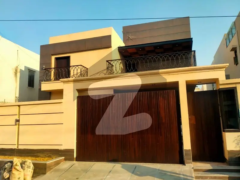 500 Yards Exclusive Bungalow Posh Locality Available For Sale
