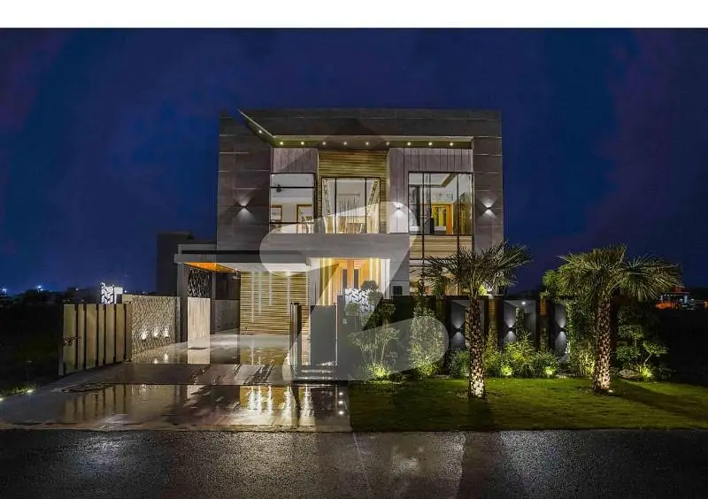 1 KANAL LUXURY ULTRA MODERN BANGALOW WITH DOUBLEB HIEHTED LOUNGE FOR SALE