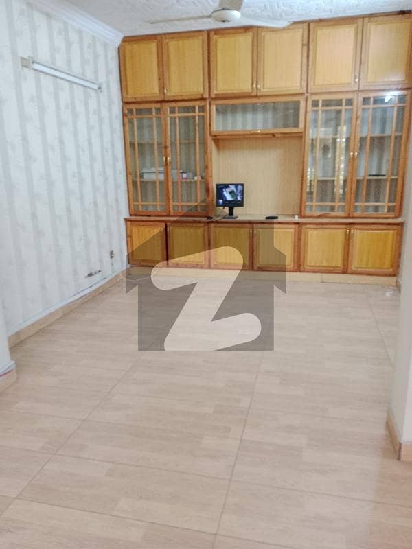 Upper portion sector F11 Islamabad 3bed Tail floor servant quarter for Rent