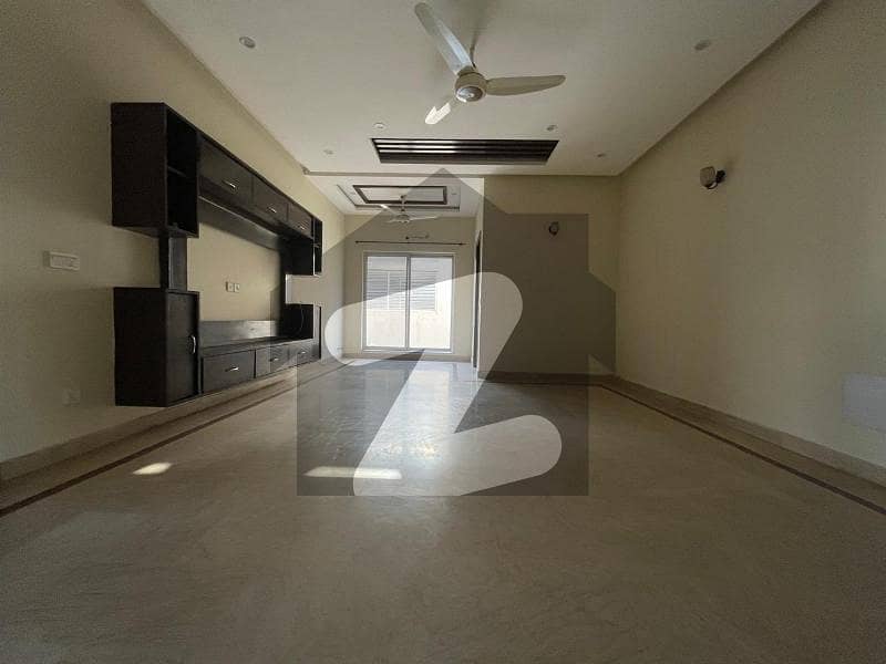 ڈی ایچ اے فیز 6 ڈیفنس (ڈی ایچ اے),لاہور میں 3 کمروں کا 1 کنال بالائی پورشن 79.0 ہزار میں کرایہ پر دستیاب ہے۔