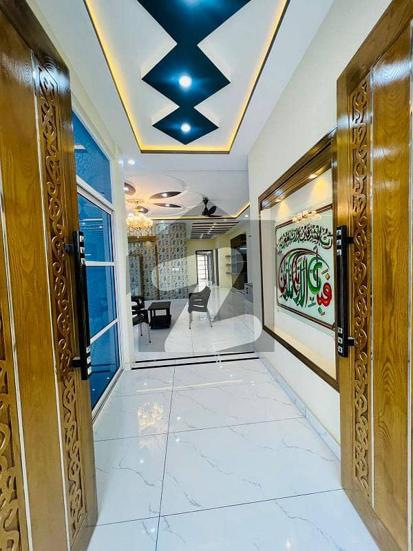سوان گارڈن اسلام آباد میں 6 کمروں کا 1 کنال مکان 6.8 کروڑ میں برائے فروخت۔