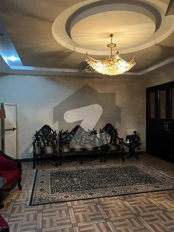 گوشہء احباب لاہور میں 6 کمروں کا 1 کنال مکان 10.0 کروڑ میں برائے فروخت۔