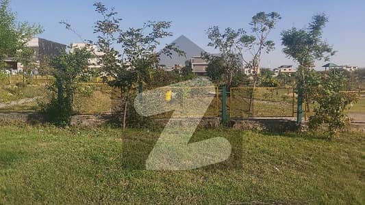 Park Facing Best Location Excellent Plot Is For Sale