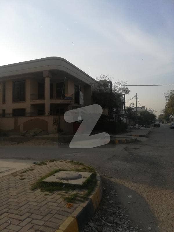 گلستانِِ جوہر ۔ بلاک 12 گلستانِ جوہر,کراچی میں 16 مرلہ دفتر 5.0 لاکھ میں کرایہ پر دستیاب ہے۔