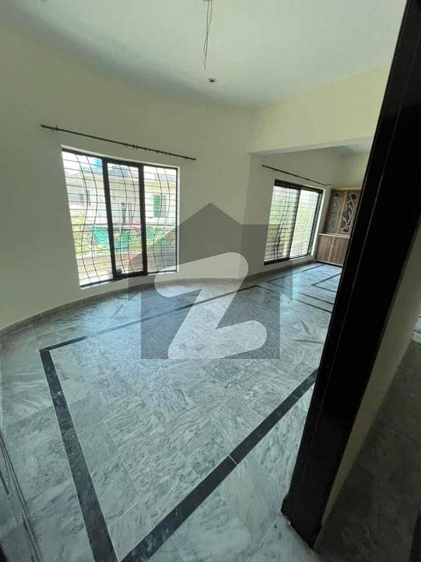 12 MARLA UPPER PORTION AVAILABLE FOR RENT IN NASHEMAN IQBAL PHASE 1
