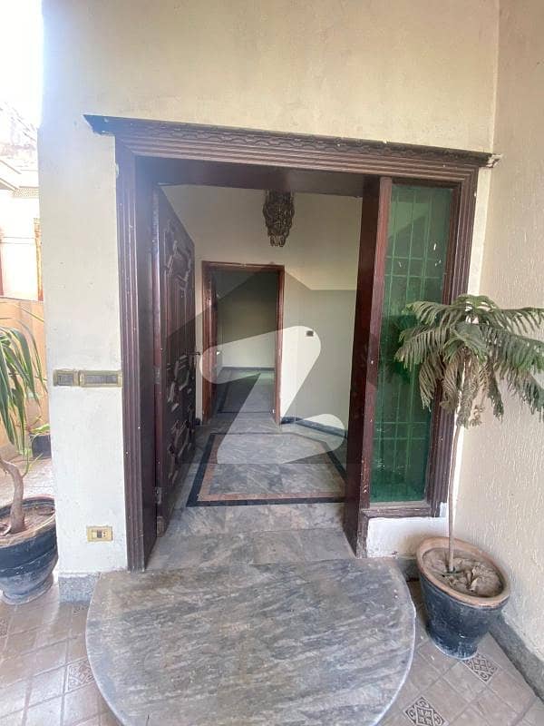 10 MARLA BEAUTIFUL INDEPENDENT HOUSE AVAILABLE FOR RENT IN DHA PHASE 2 BLOCK V LAHORE