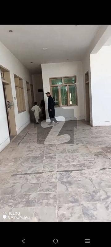عمر گل روڈ پشاور میں 4 کمروں کا 10 مرلہ مکان 20.0 ہزار میں کرایہ پر دستیاب ہے۔