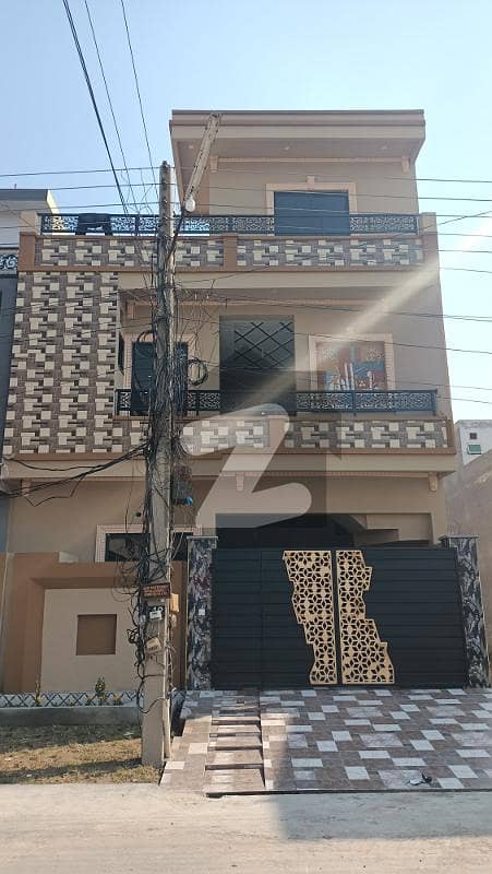 جوبلی ٹاؤن ۔ بلاک ایف جوبلی ٹاؤن,لاہور میں 6 کمروں کا 5 مرلہ مکان 4.25 کروڑ میں برائے فروخت۔