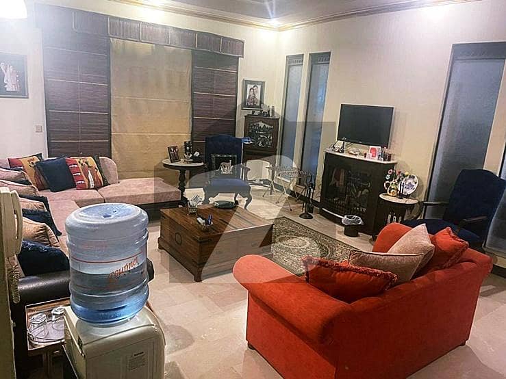 ڈی ایچ اے فیز 4 ڈیفنس (ڈی ایچ اے),لاہور میں 5 کمروں کا 1 کنال مکان 7.5 کروڑ میں برائے فروخت۔