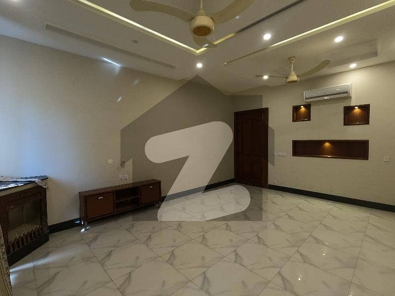 ڈی ایچ اے - ای ایم ای کاٹیجز ای ایم ای سوسائٹی,لاہور میں 7 کمروں کا 1 کنال مکان 17.0 کروڑ میں برائے فروخت۔