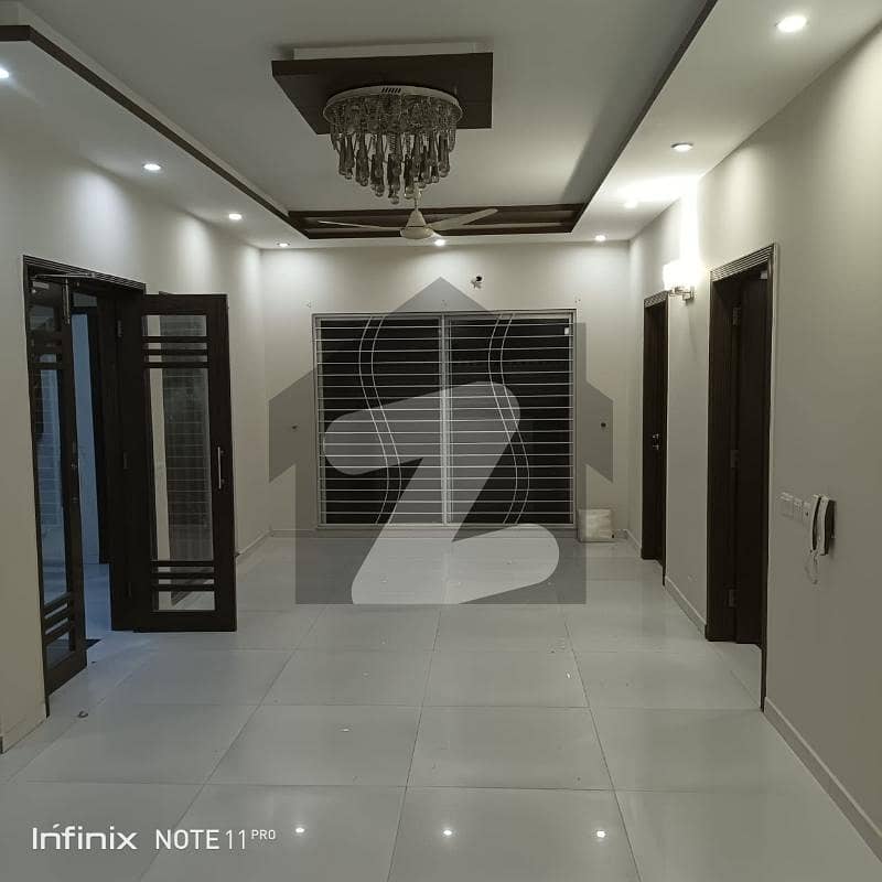 ڈی ایچ اے فیز 5 - بلاک کے فیز 5,ڈیفنس (ڈی ایچ اے),لاہور میں 4 کمروں کا 10 مرلہ مکان 1.9 لاکھ میں کرایہ پر دستیاب ہے۔