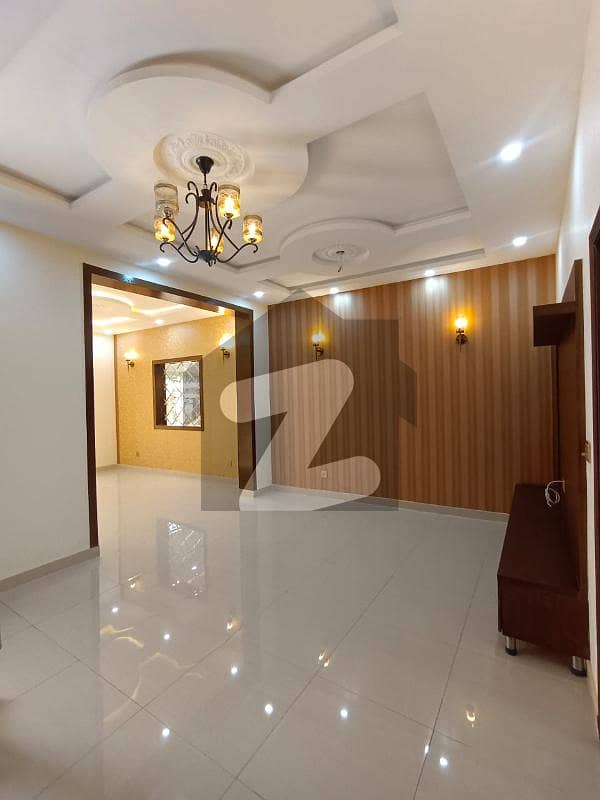 لیک سٹی ۔ سیکٹر ایم ۔ 5 لیک سٹی,رائیونڈ روڈ,لاہور میں 5 کمروں کا 10 مرلہ مکان 4.45 کروڑ میں برائے فروخت۔