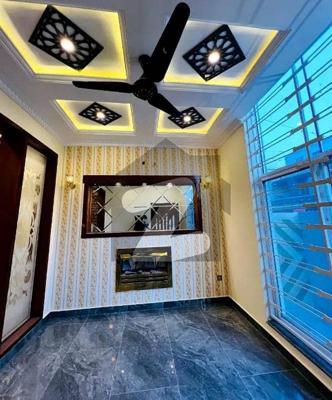 لیک سٹی رائیونڈ روڈ,لاہور میں 4 کمروں کا 5 مرلہ مکان 2.25 کروڑ میں برائے فروخت۔