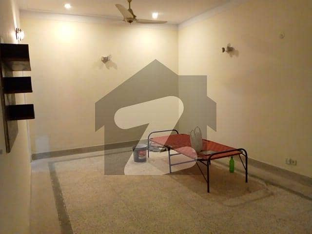 جوہر ٹاؤن لاہور میں 2 کمروں کا 7 مرلہ زیریں پورشن 42.0 ہزار میں کرایہ پر دستیاب ہے۔