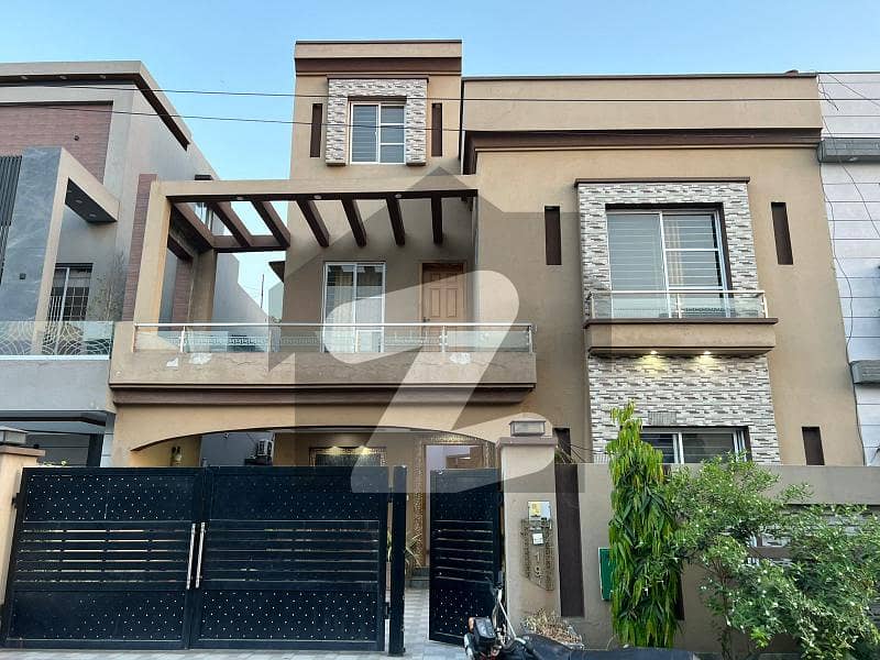 10 Marla Luxury Fully Furnished House With Gas For Rent In Bahria Town Lahore