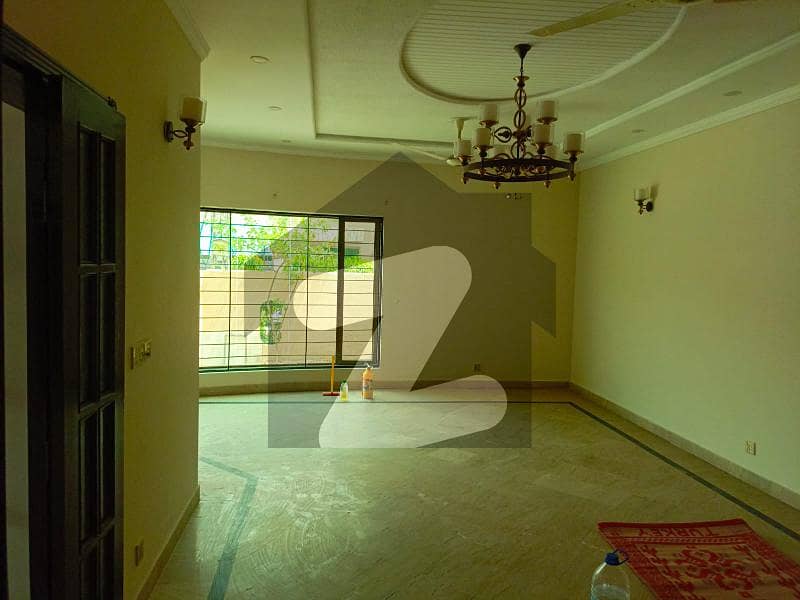 10 Marla Slightly Used Stunning Bungalow For Sale At Hot Location