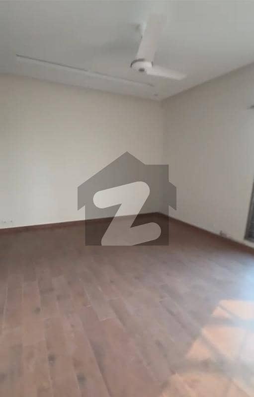 3 BEDROOM FLAT AVAILABLE FOR RENT IN ASKARI 11