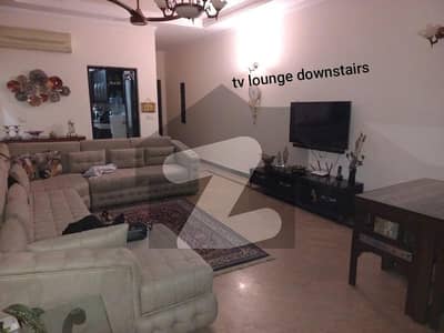 نیو سُپر ٹاؤن لاہور میں 4 کمروں کا 10 مرلہ مکان 3.25 کروڑ میں برائے فروخت۔