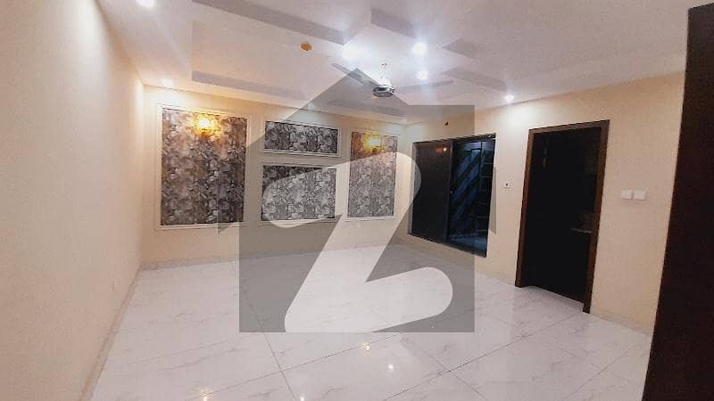 ڈی ایچ اے فیز 4 ڈیفنس (ڈی ایچ اے),لاہور میں 5 کمروں کا 10 مرلہ مکان 4.5 کروڑ میں برائے فروخت۔