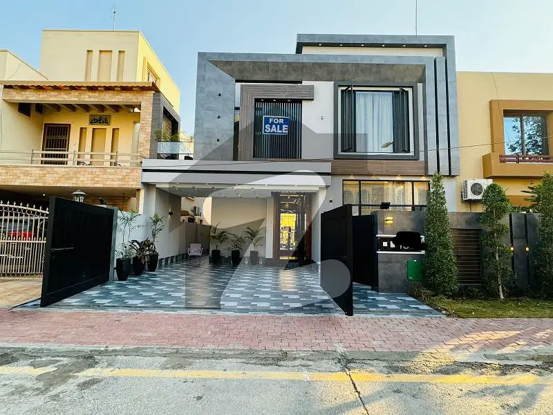 10 MARLA LUXURY HOUSE FOR SALE IN NARGIS BLOCK SECTOR C BAHRIA TOWN LAHORE