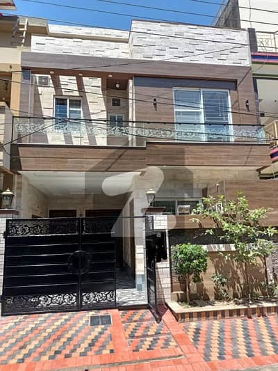 5 Marla Double Unit House For SALE In Johar Town Near To Emporium Mall