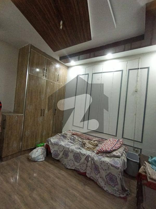 علامہ اقبال ٹاؤن لاہور میں 4 کمروں کا 5 مرلہ مکان 2.8 کروڑ میں برائے فروخت۔