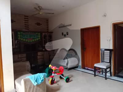 نواب ٹاؤن لاہور میں 5 کمروں کا 10 مرلہ مکان 3.0 کروڑ میں برائے فروخت۔