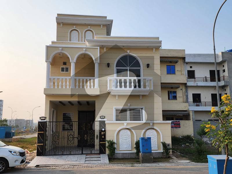 اتحاد ٹاؤن فیز ١ اتحاد ٹاؤن,رائیونڈ روڈ,لاہور میں 4 کمروں کا 5 مرلہ مکان 2.6 کروڑ میں برائے فروخت۔