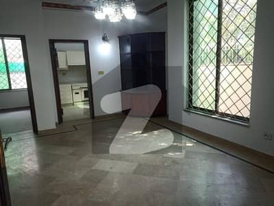 8 Marla Beautiful Full House Available For Rent In V Block Phase 2 DHA Lahore