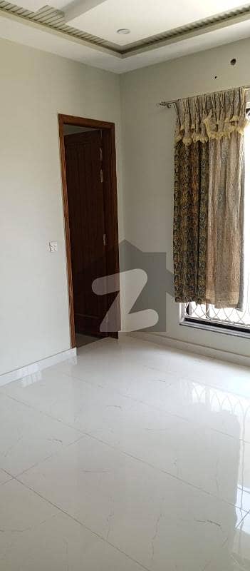 8 Marla Facing Park Upper Portion For Rent In Bahria Orchard Low Cast Block B Raiwind Road Lahore