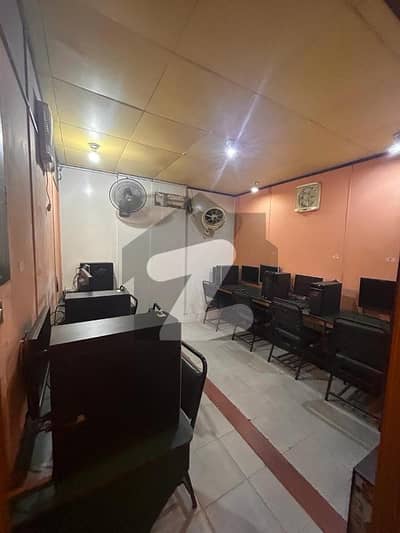 ڈی ایچ اے فیز 2 ایکسٹینشن ڈی ایچ اے ڈیفینس,کراچی میں 6 کمروں کا 9 مرلہ دفتر 1.3 لاکھ میں کرایہ پر دستیاب ہے۔