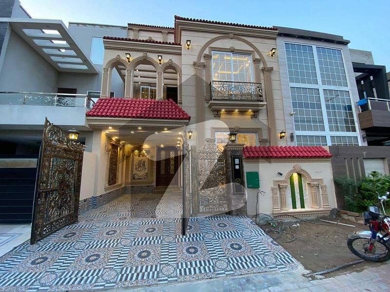 بحریہ ٹاؤن سیکٹر سی بحریہ ٹاؤن,لاہور میں 3 کمروں کا 5 مرلہ مکان 1.98 کروڑ میں برائے فروخت۔
