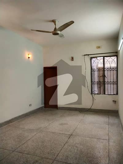 گلشن علی کالونی کینٹ,لاہور میں 4 کمروں کا 10 مرلہ مکان 2.85 کروڑ میں برائے فروخت۔