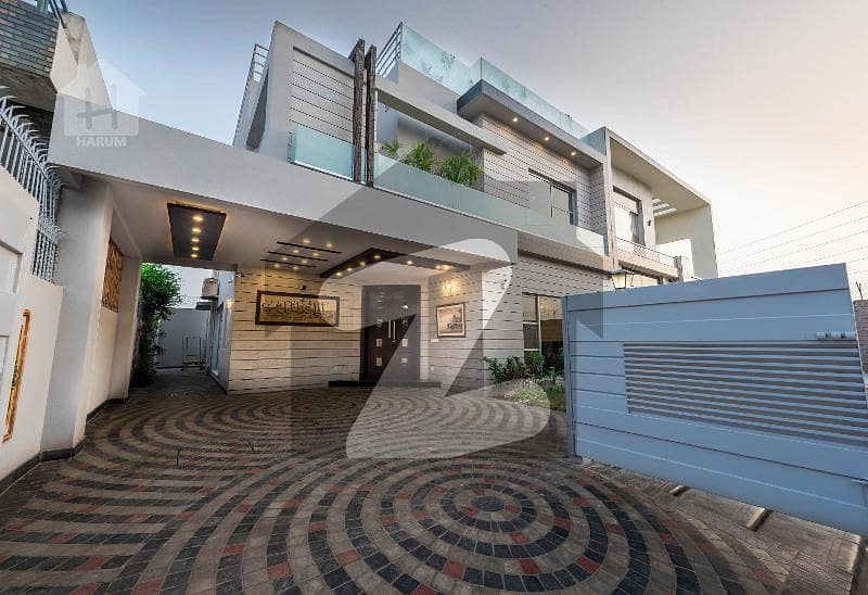 10 Marla Slightly Used Luxury Modern House Available For Sale