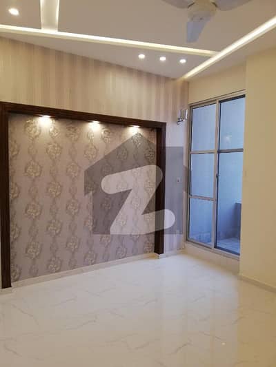 8 MARLA BRAND NEW LOWER PORTION FOR RENT IN USMAN BLOCK BAHRIA TOWN LAHORE