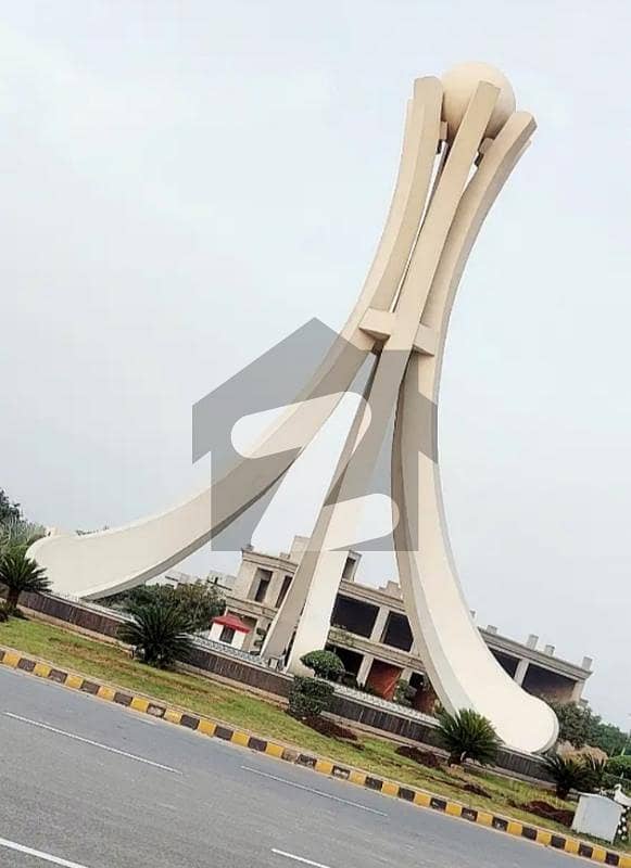 5.33-Marla Corner Commercial Plot Prime Location For Sale In New Lahore City
