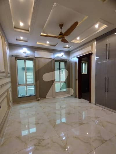 10 Marla Modern Disgen House For Sale In Bahria Town Lahore
