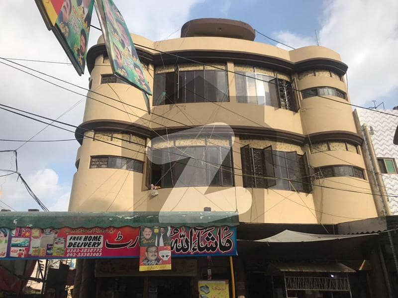 جوہر ٹاؤن لاہور میں 11 کمروں کا 3 مرلہ عمارت 3.85 کروڑ میں برائے فروخت۔