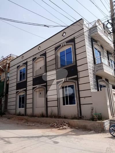افشاں کالونی راولپنڈی میں 4 کمروں کا 11 مرلہ مکان 55.0 ہزار میں کرایہ پر دستیاب ہے۔