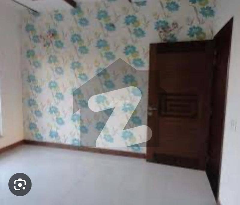 کلفٹن ۔ بلاک 2 کلفٹن,کراچی میں 3 کمروں کا 8 مرلہ فلیٹ 4.1 کروڑ میں برائے فروخت۔